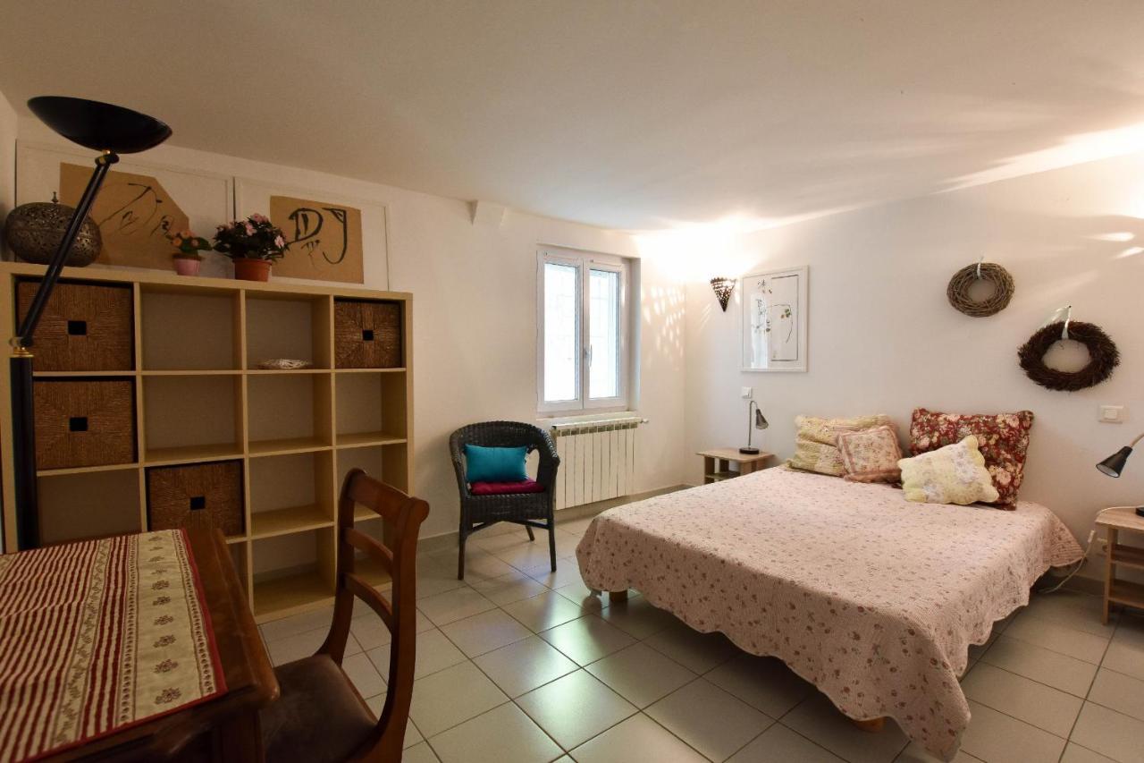 Appartamento Moulin Rose, Parking - Jardin Arles Esterno foto